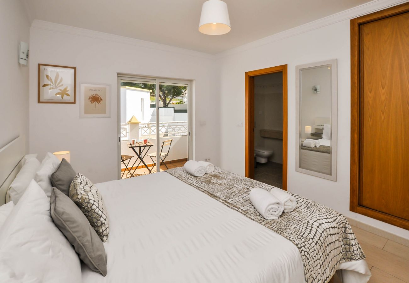 Villa in Albufeira - JoyaTownhouse OCV - near the center, pool and sunny terrace