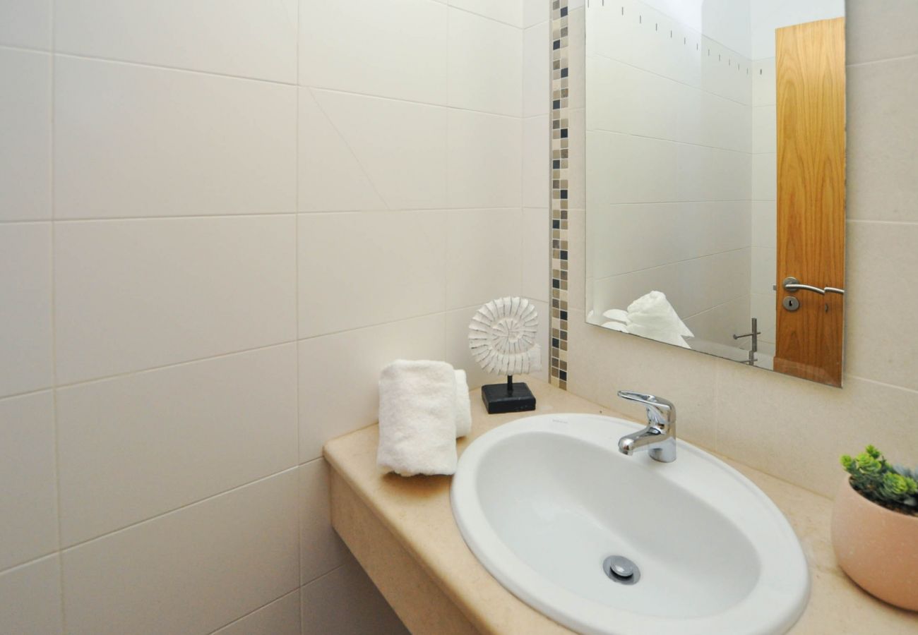 Villa in Albufeira - JoyaTownhouse OCV - near the center, pool and sunny terrace