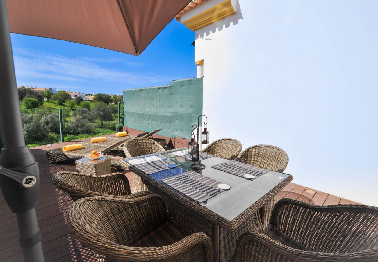 Villa in Albufeira - JoyaTownhouse OCV - near the center, pool and sunny terrace