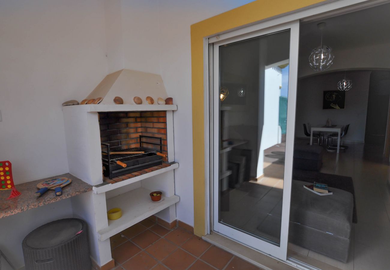 Villa in Albufeira - JoyaTownhouse OCV - near the center, pool and sunny terrace