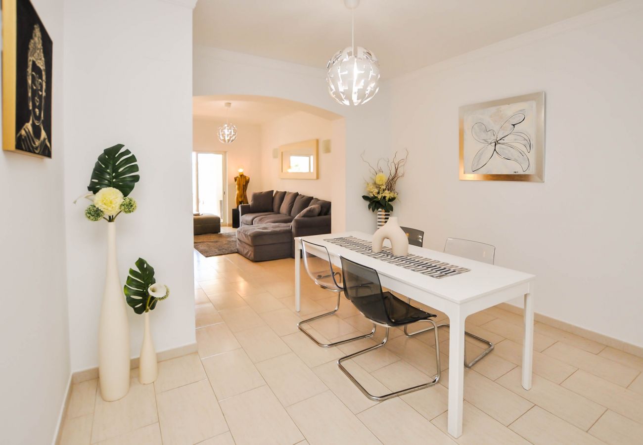 Villa in Albufeira - JoyaTownhouse OCV - near the center, pool and sunny terrace