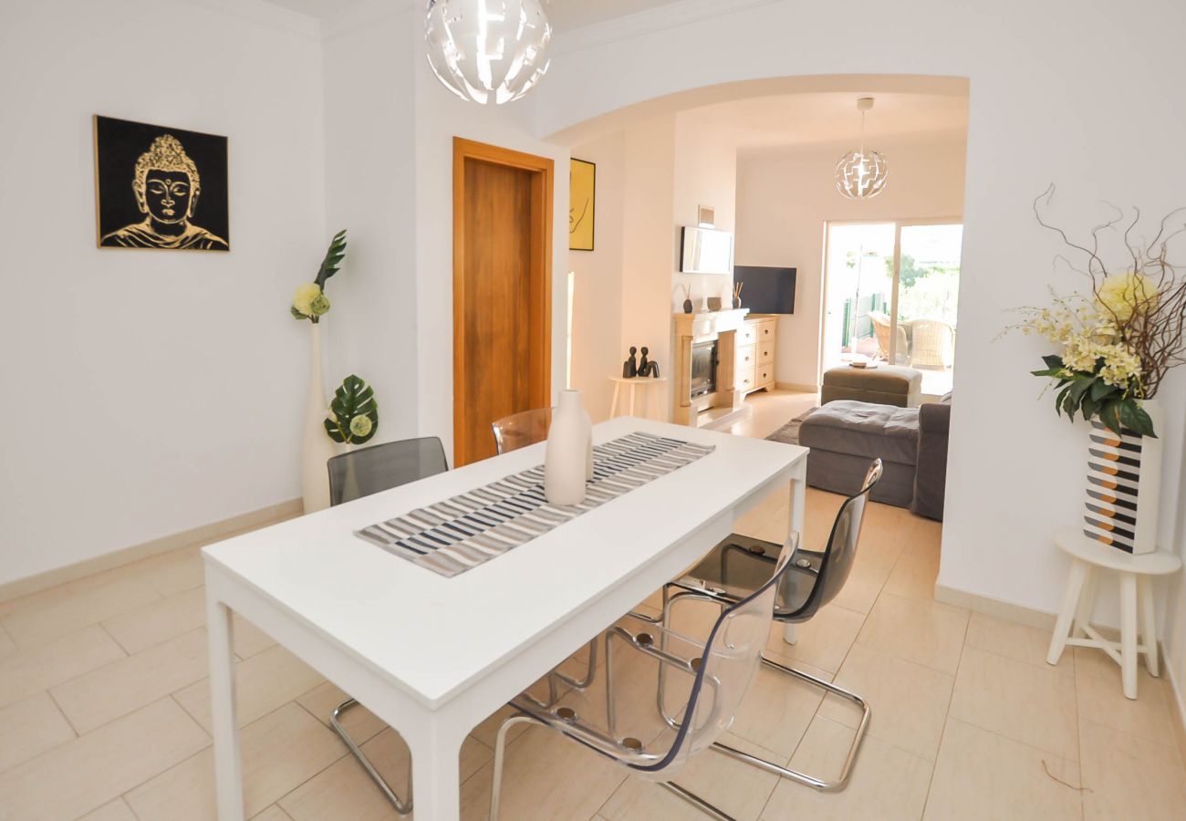 Villa in Albufeira - JoyaTownhouse OCV - near the center, pool and sunny terrace