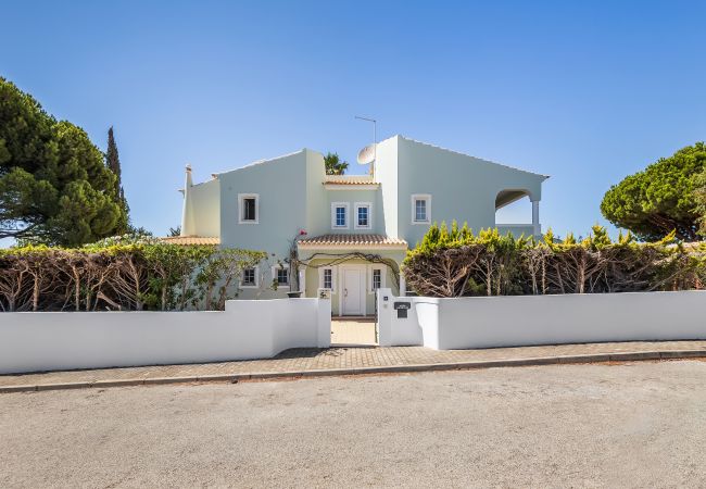 Villa in Albufeira - Villa Cambria by OCvillas  Villa in Albufeira - Villa Cambria by OCvillas