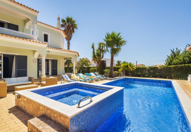 Villa in Albufeira - Villa Cambria by OCvillas  Villa in Albufeira - Villa Cambria by OCvillas