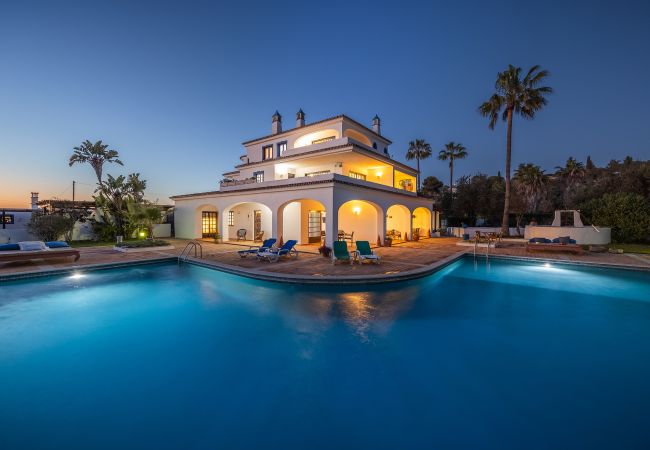 Apartment in Albufeira - Flat Buganvilia OCV - Pool & Private Parking Apartment in Albufeira - Flat Buganvilia OCV - Pool & Private Parking