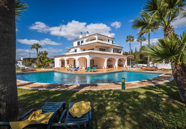 Apartment in Albufeira - Flat Buganvilia OCV - Pool & Private Parking Apartment in Albufeira - Flat Buganvilia OCV - Pool & Private Parking