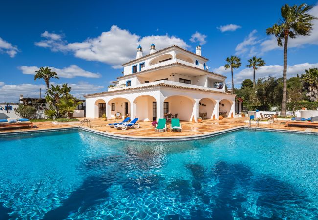 Apartment in Albufeira - Flat Buganvilia OCV - Pool & Private Parking Apartment in Albufeira - Flat Buganvilia OCV - Pool & Private Parking