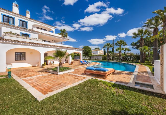 Apartment in Albufeira - Flat Buganvilia OCV - Pool & Private Parking Apartment in Albufeira - Flat Buganvilia OCV - Pool & Private Parking