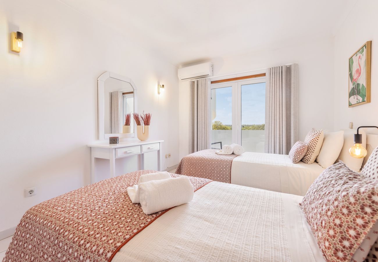 Apartment in Albufeira - Flat Dalia OCV - Pool & Private Parking