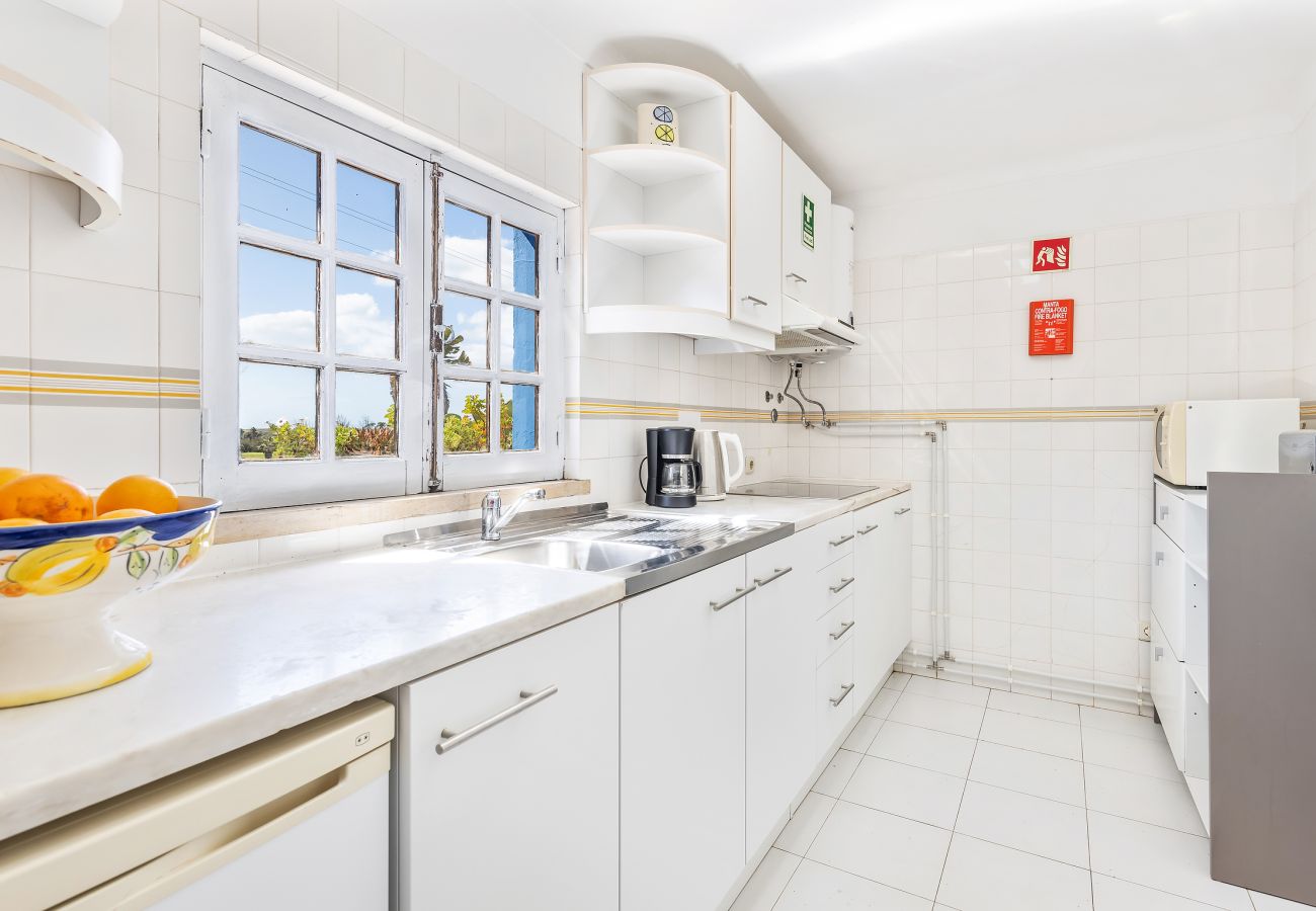 Apartment in Albufeira - Flat Estrelicia OCV - Pool & Private Parking