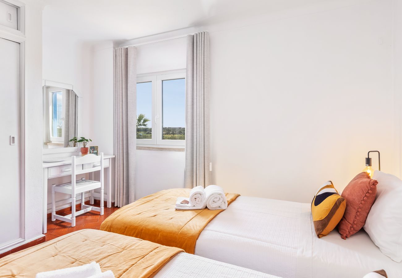 Apartment in Albufeira - Flat Flor de Lis OCV - Pool & Private Parking