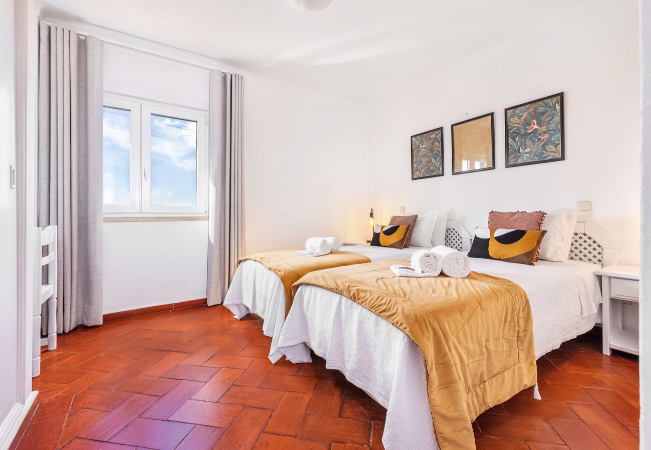 Apartment in Albufeira - Flat Flor de Lis OCV - Pool & Private Parking