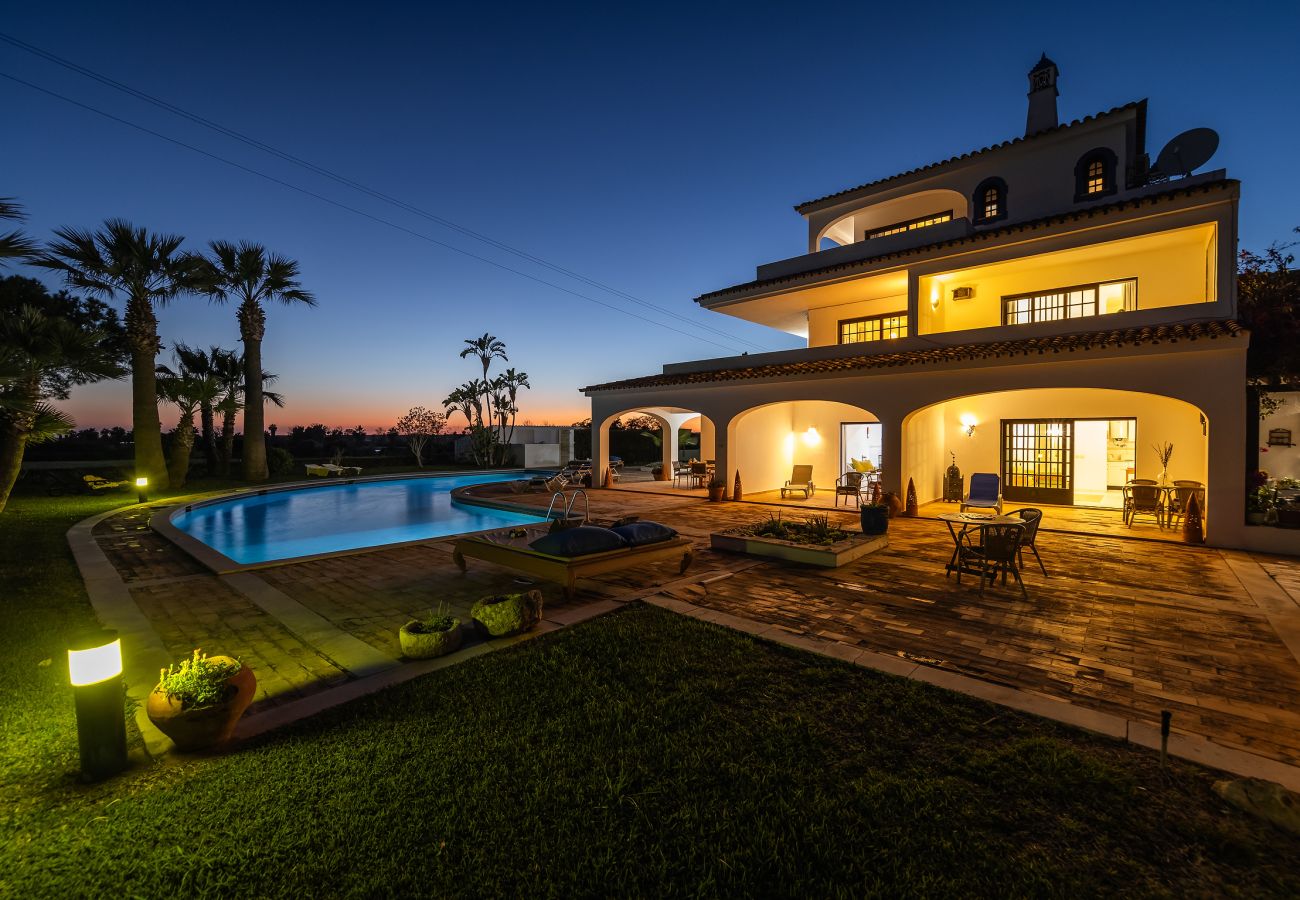 Apartment in Albufeira - Flat Flor de Lis OCV - Pool & Private Parking