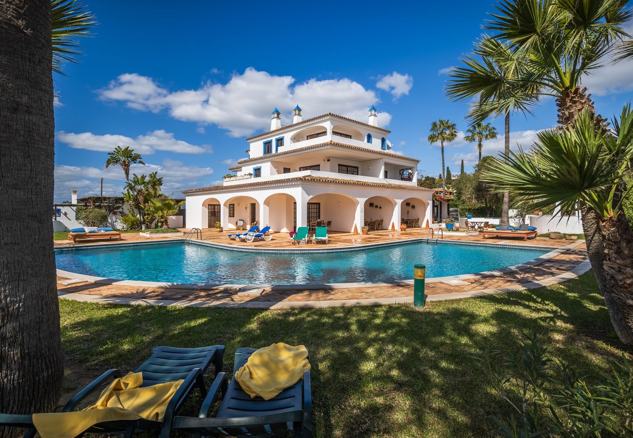 Apartment in Albufeira - Flat Flor de Lis OCV - Pool & Private Parking