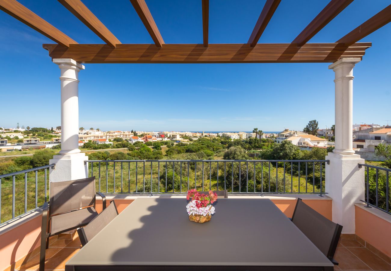 Apartment in Albufeira - Apt. Deluxe OCV - Pool & Albufeira View