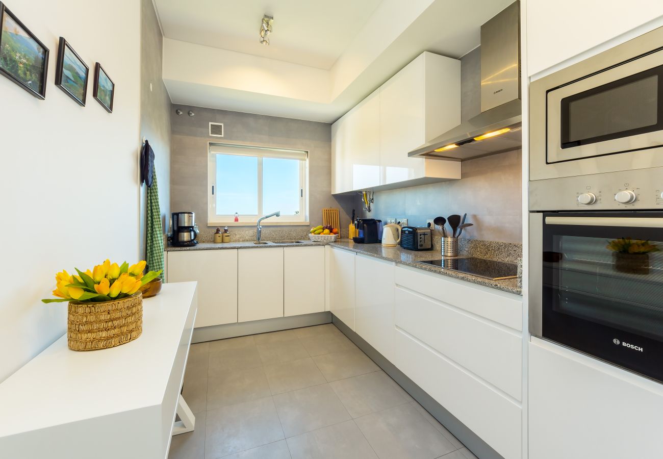 Apartment in Albufeira - Apt. Deluxe OCV - Pool & Albufeira View