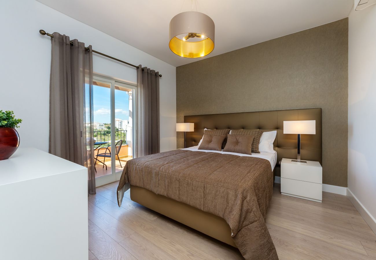 Apartment in Albufeira - Apt. Deluxe OCV - Pool & Albufeira View