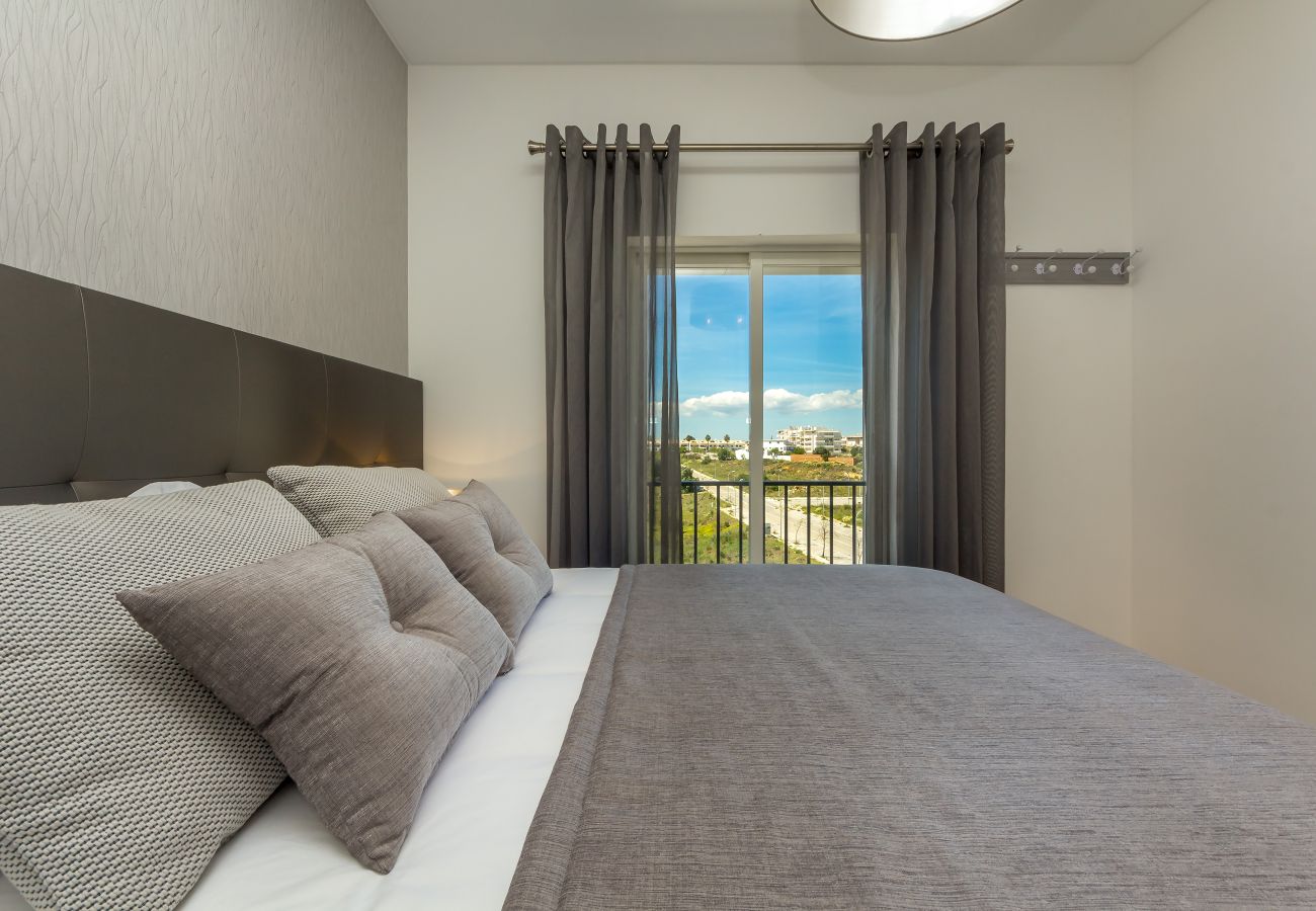 Apartment in Albufeira - Apt. Deluxe OCV - Pool & Albufeira View