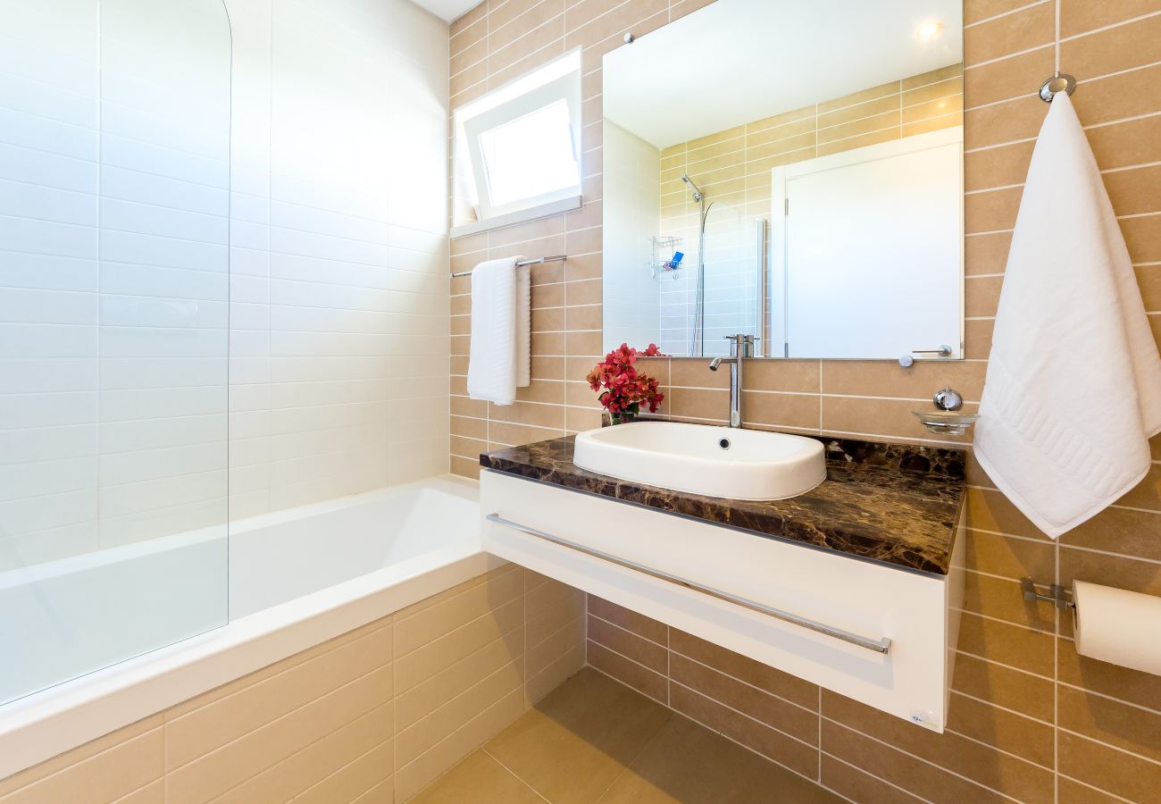 Apartment in Albufeira - Apt. Deluxe OCV - Pool & Albufeira View