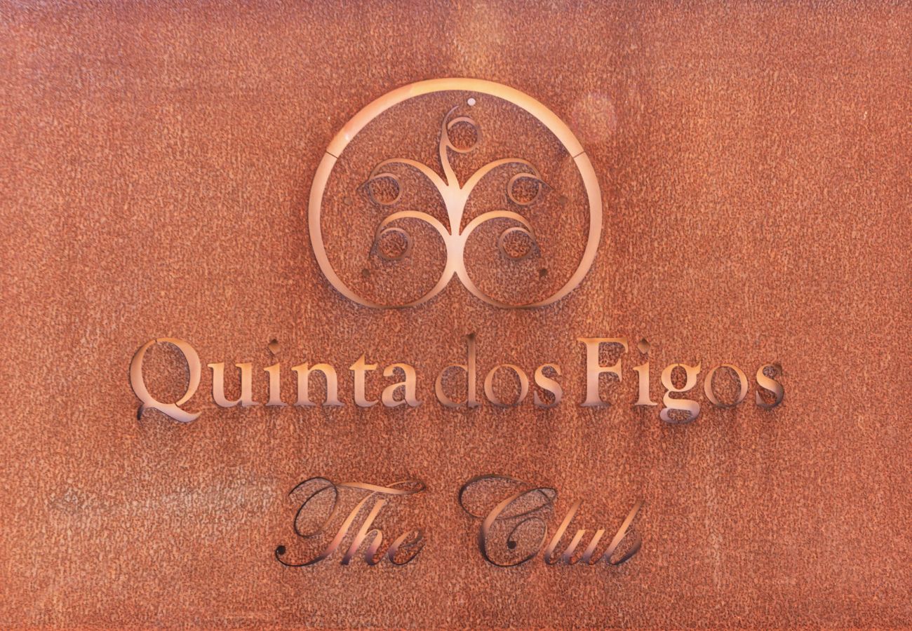 Apartment in Albufeira - Apt. Deluxe OCV - Pool & Albufeira View