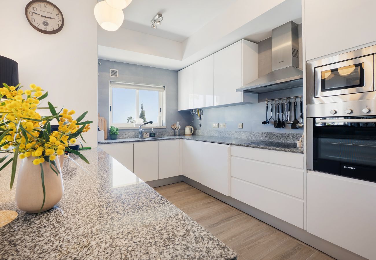 Apartment in Albufeira - Apt. Deluxe OCV - Pool & Albufeira View