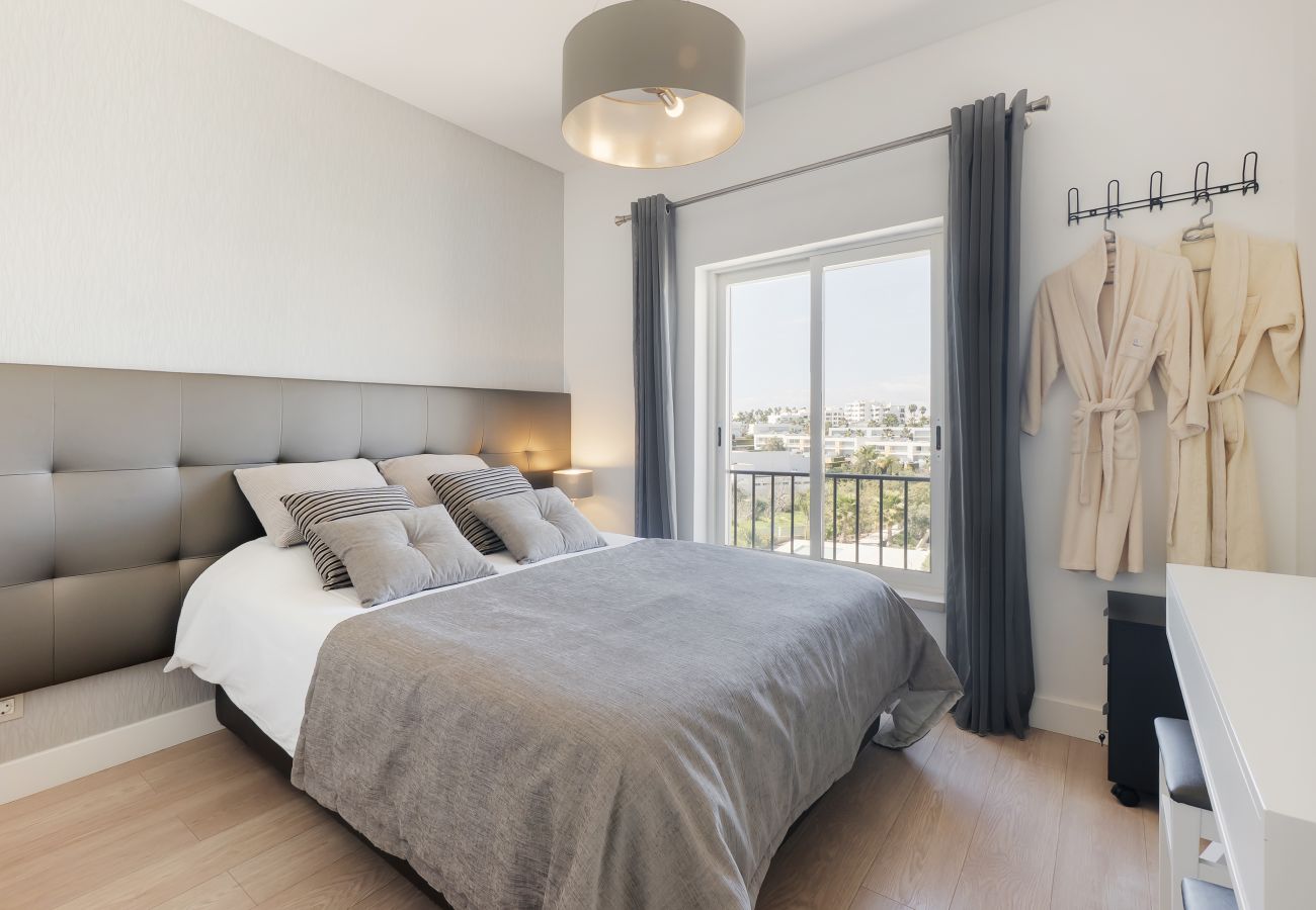 Apartment in Albufeira - Apt. Deluxe OCV - Pool & Albufeira View