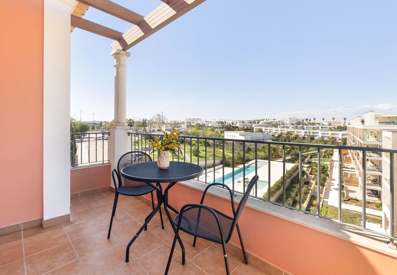 Apartment in Albufeira - Apt. Deluxe OCV - Pool & Albufeira View