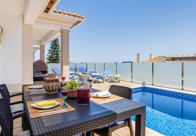 Villa in Albufeira - Villa Sunflower OCV - Pool & Jacuzzi Villa in Albufeira - Villa Sunflower OCV - Pool & Jacuzzi