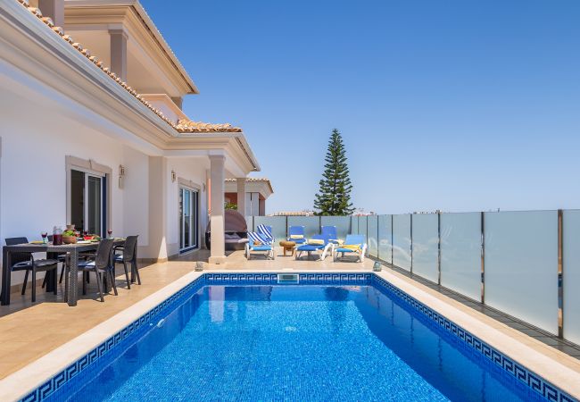 Villa in Albufeira - Villa Sunflower OCV - Pool & Jacuzzi Villa in Albufeira - Villa Sunflower OCV - Pool & Jacuzzi
