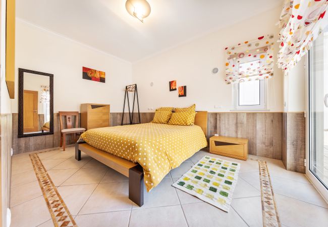 Villa in Albufeira - Villa Sunflower OCV - Pool & Jacuzzi Villa in Albufeira - Villa Sunflower OCV - Pool & Jacuzzi