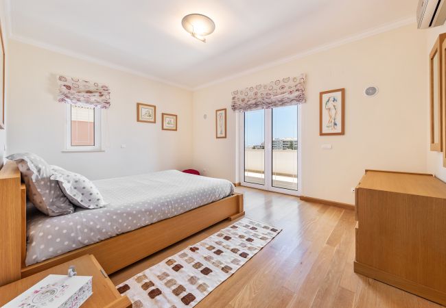 Villa in Albufeira - Villa Sunflower OCV - Pool & Jacuzzi Villa in Albufeira - Villa Sunflower OCV - Pool & Jacuzzi