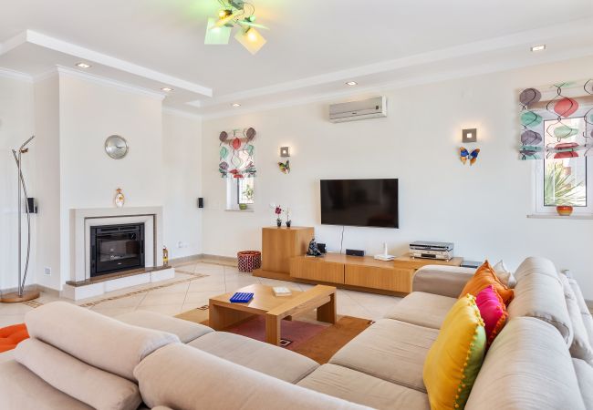 Villa in Albufeira - Villa Sunflower OCV - Pool & Jacuzzi Villa in Albufeira - Villa Sunflower OCV - Pool & Jacuzzi