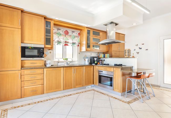 Villa in Albufeira - Villa Sunflower OCV - Pool & Jacuzzi Villa in Albufeira - Villa Sunflower OCV - Pool & Jacuzzi