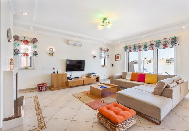 Villa in Albufeira - Villa Sunflower OCV - Pool & Jacuzzi Villa in Albufeira - Villa Sunflower OCV - Pool & Jacuzzi