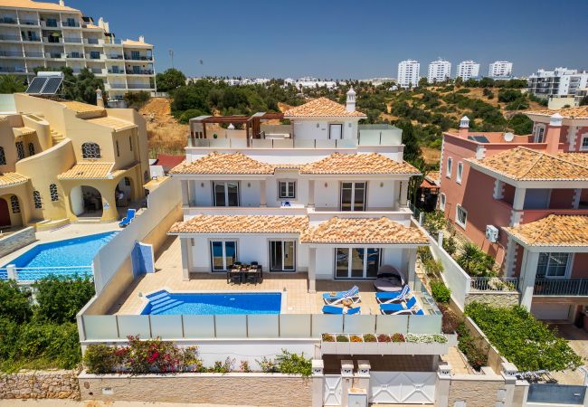 Villa in Albufeira - Villa Sunflower OCV - Pool & Jacuzzi Villa in Albufeira - Villa Sunflower OCV - Pool & Jacuzzi