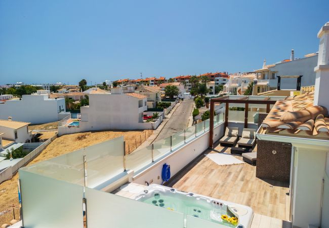 Villa in Albufeira - Villa Sunflower OCV - Pool & Jacuzzi Villa in Albufeira - Villa Sunflower OCV - Pool & Jacuzzi