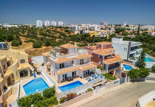 Villa in Albufeira - Villa Sunflower OCV - Pool & Jacuzzi Villa in Albufeira - Villa Sunflower OCV - Pool & Jacuzzi