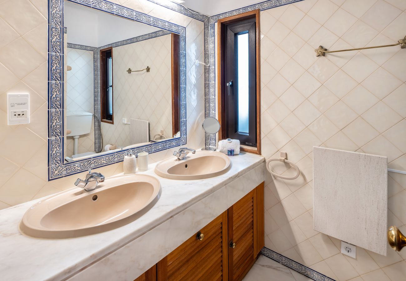 Villa in Albufeira - Villa Coral OCV - Private w/ pool Sao Rafael beach