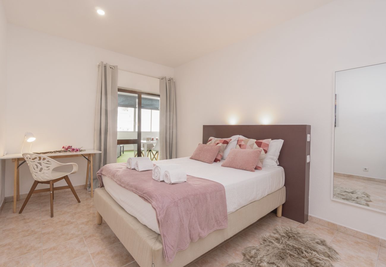Apartment in Albufeira - Central Apartment - Rooftop pool