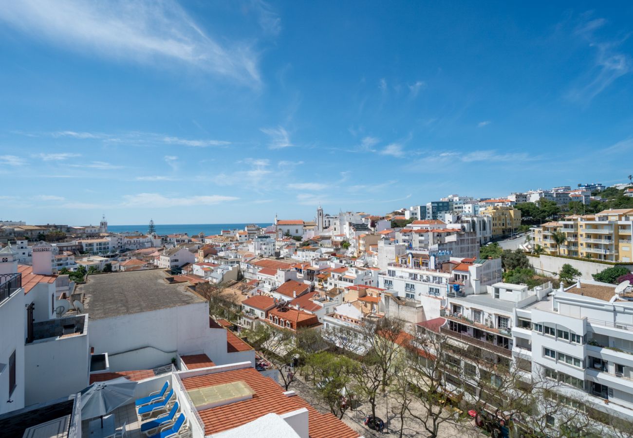 Apartment in Albufeira - Central Apartment - Rooftop pool