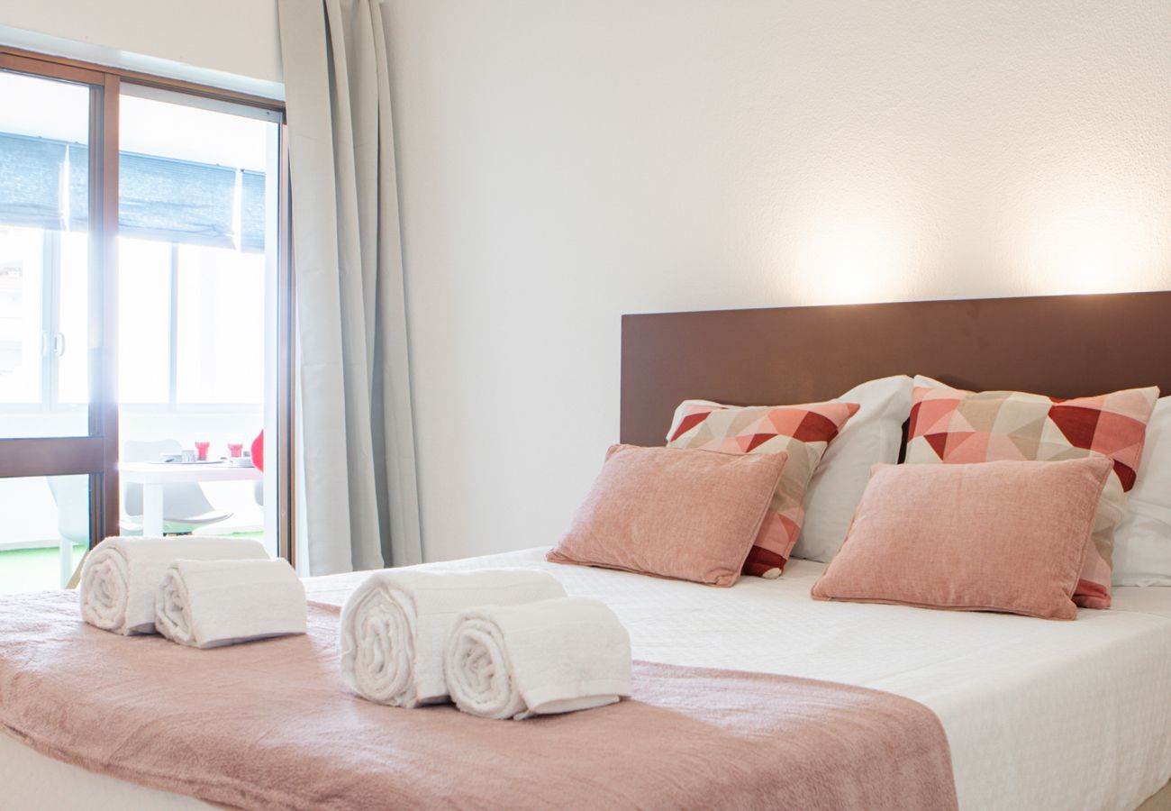 Apartment in Albufeira - Central Apartment - Rooftop pool