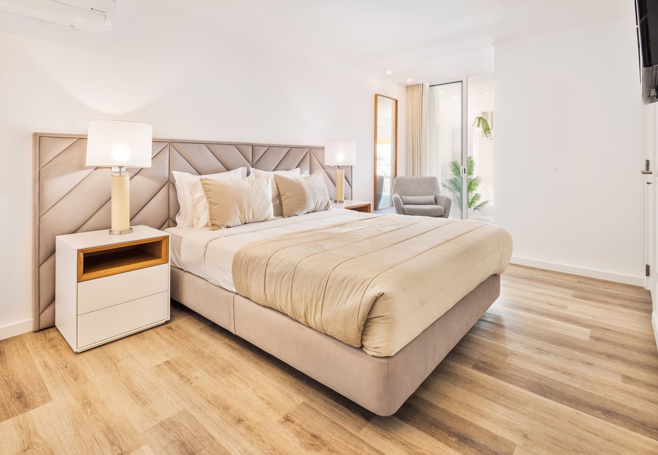 Apartment in Albufeira - Endless Blue Apt OCV - Beach Front, pool