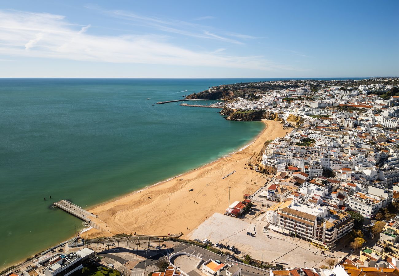 Apartment in Albufeira - Endless Blue Apt OCV - Beach Front, pool