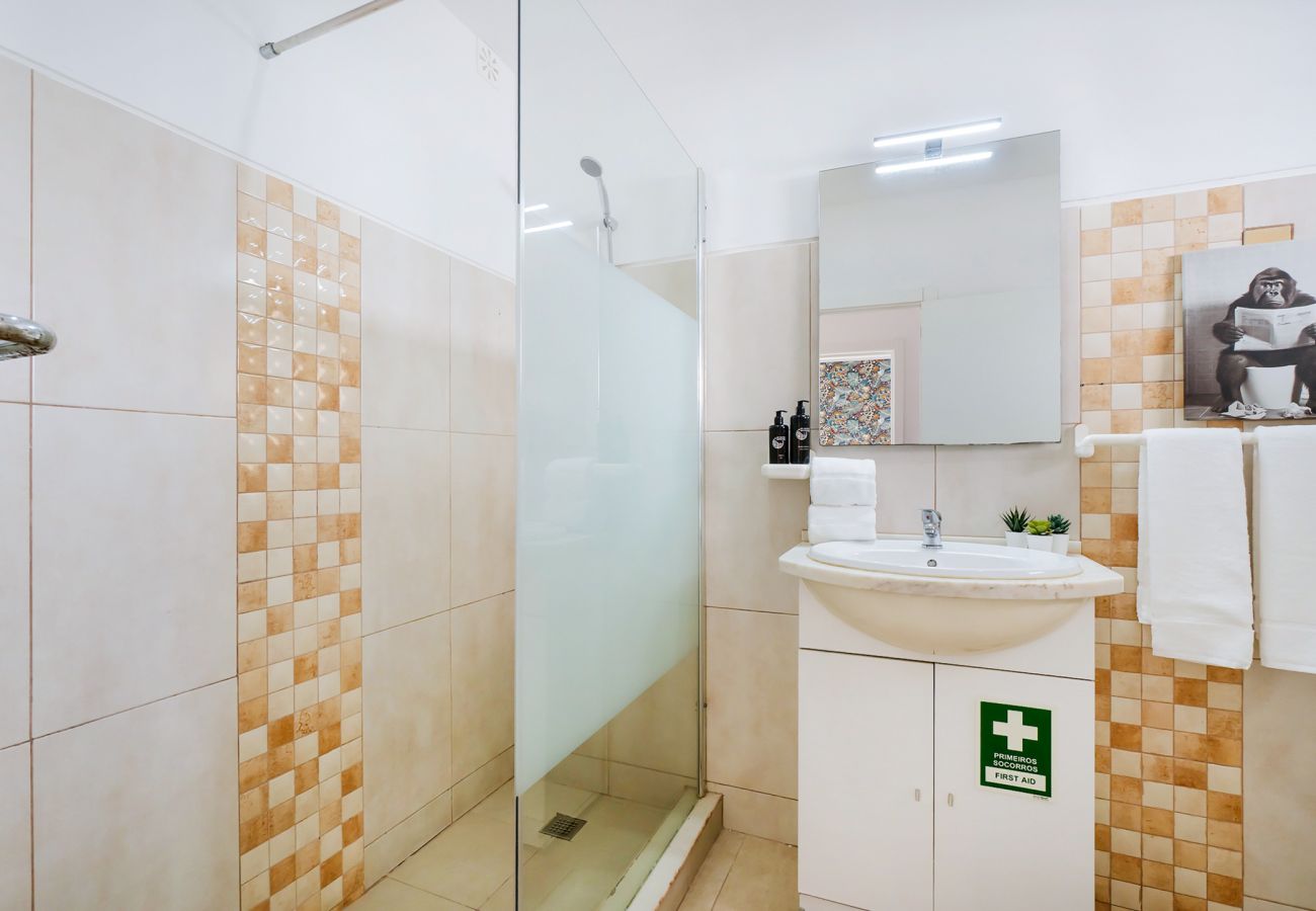 Apartment in Albufeira - Boat Apt OCV – 100m from beach, with pool