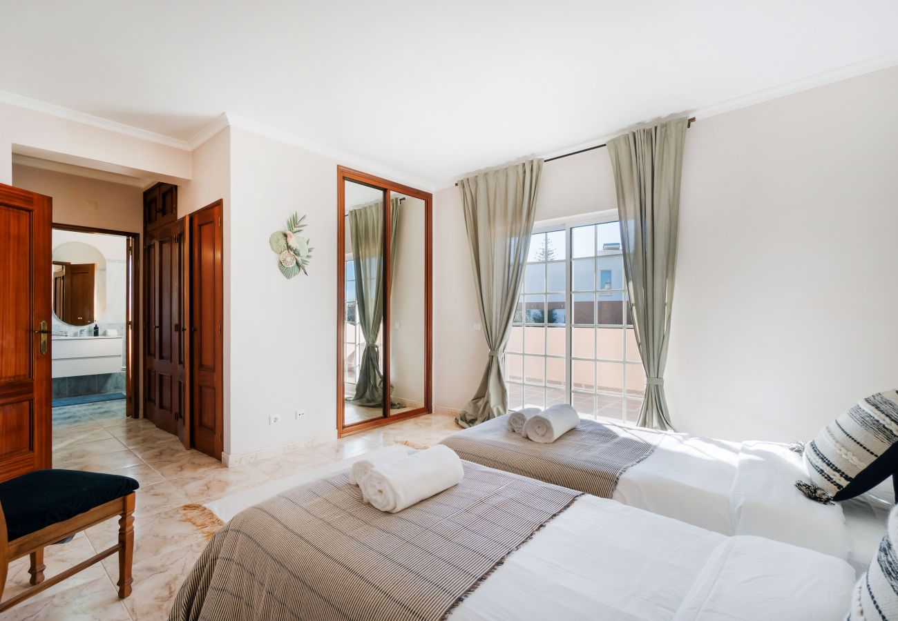 Villa in Albufeira - Villa Umbelina OCV - 5min Arrifes Beach - Games Room