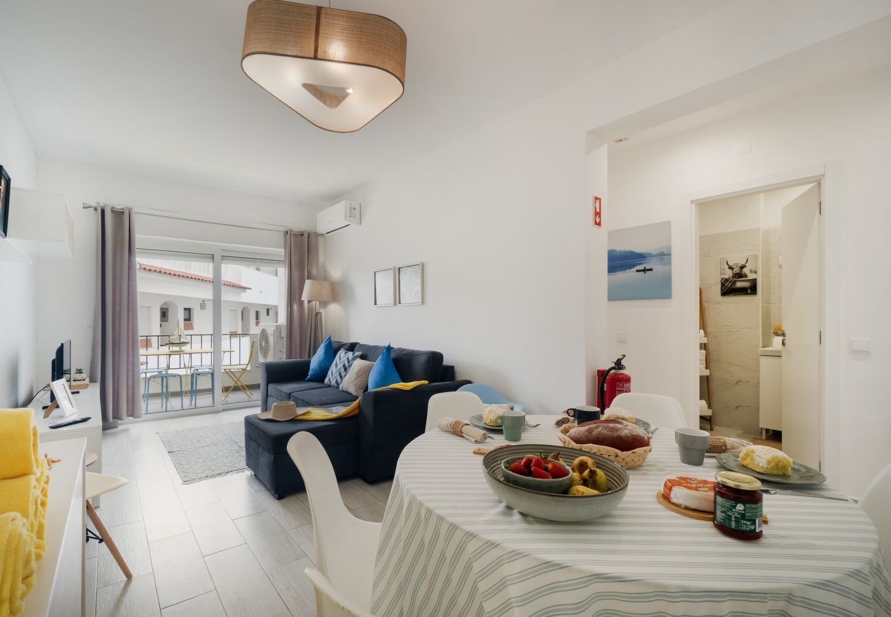 Apartment in Albufeira - Boat Apt OCV – 100m from beach, with pool