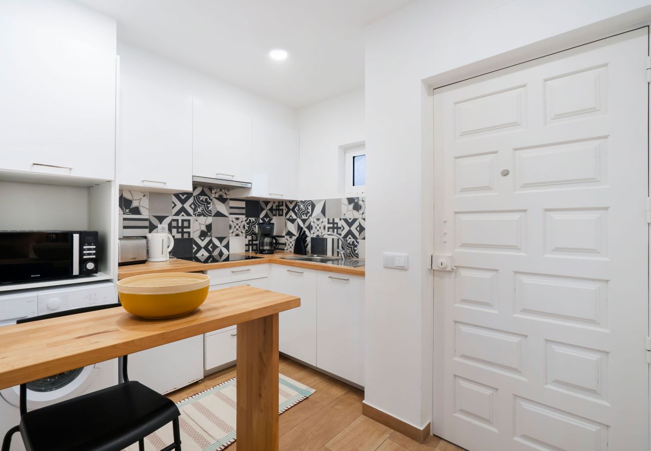 Apartment in Albufeira - Boat 2 Apt OCV – 100m from the Beach with Pool