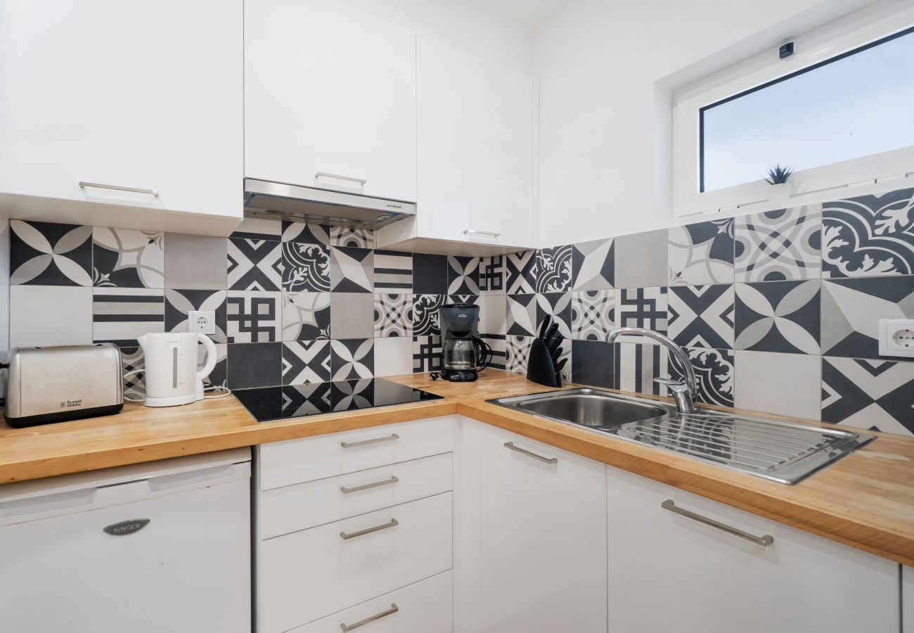 Apartment in Albufeira - Boat 2 Apt OCV – 100m from the Beach with Pool