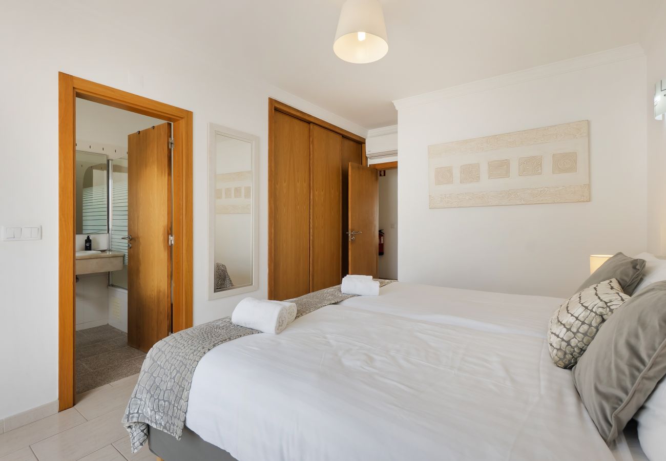 Villa in Albufeira - Sunny Terrace House | BBQ, Pool & Relax