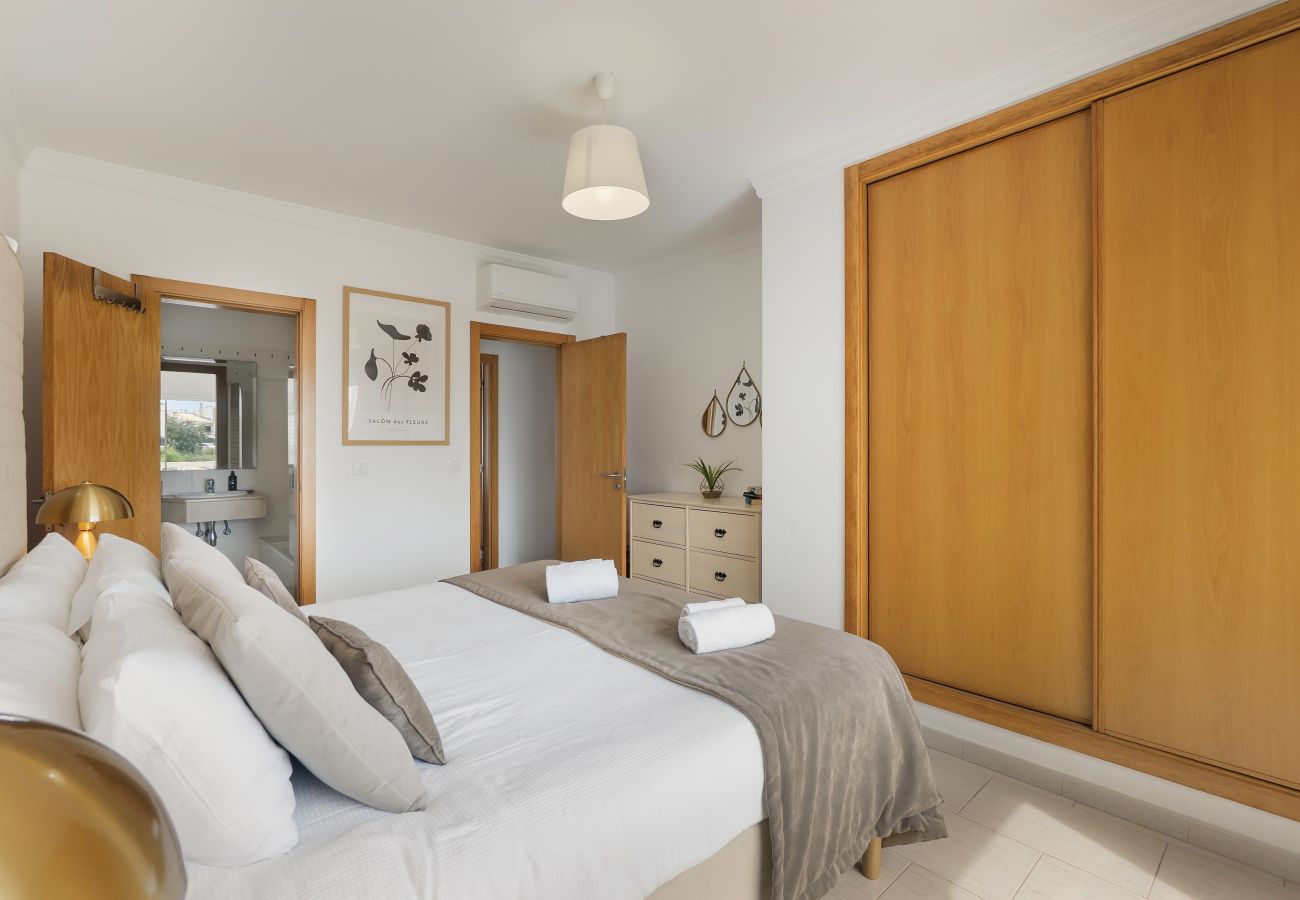 Villa in Albufeira - Sunny Terrace House | BBQ, Pool & Relax